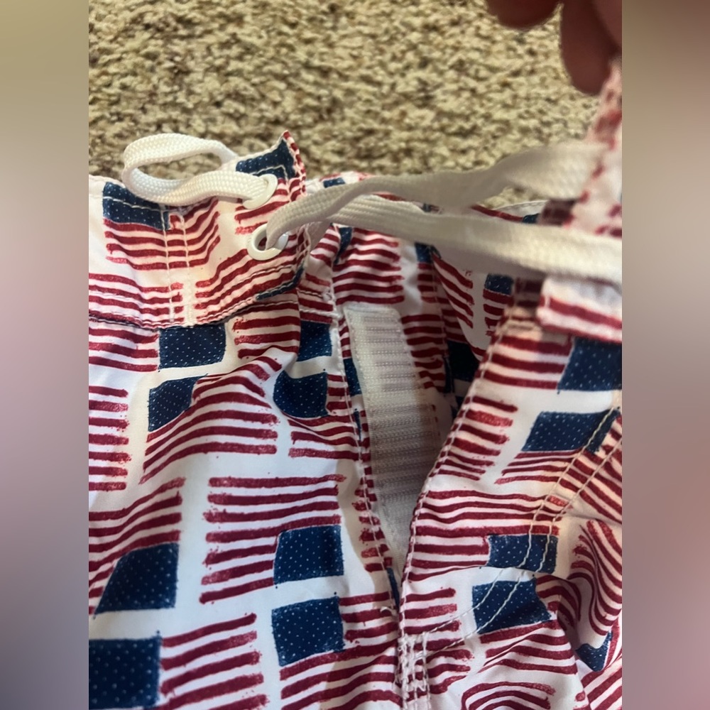 LOWEST PRICE Worn Once Old Navy size M men’s American flag swim trunks - Picture 3 of 5